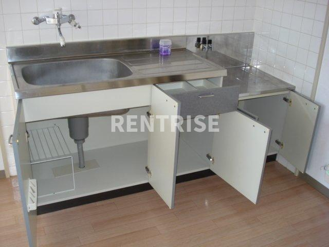 クラウンズマンションのエントランス|キッチン（収納）