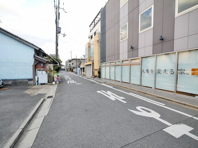 シャーメゾンアイメールの周辺