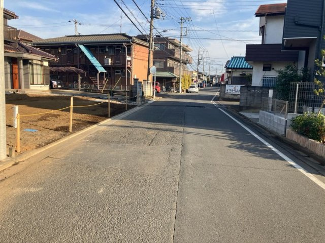 川越市上戸 新築戸建 ブルーミングガーデンの前面道路含む現地写真