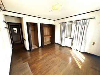 【その他】 | 千葉市緑区椎名崎町　中古戸建　京成千原線【おゆみ野駅】 | １階、洋室8.5帖です。両面に窓があり、日当たり良好です。