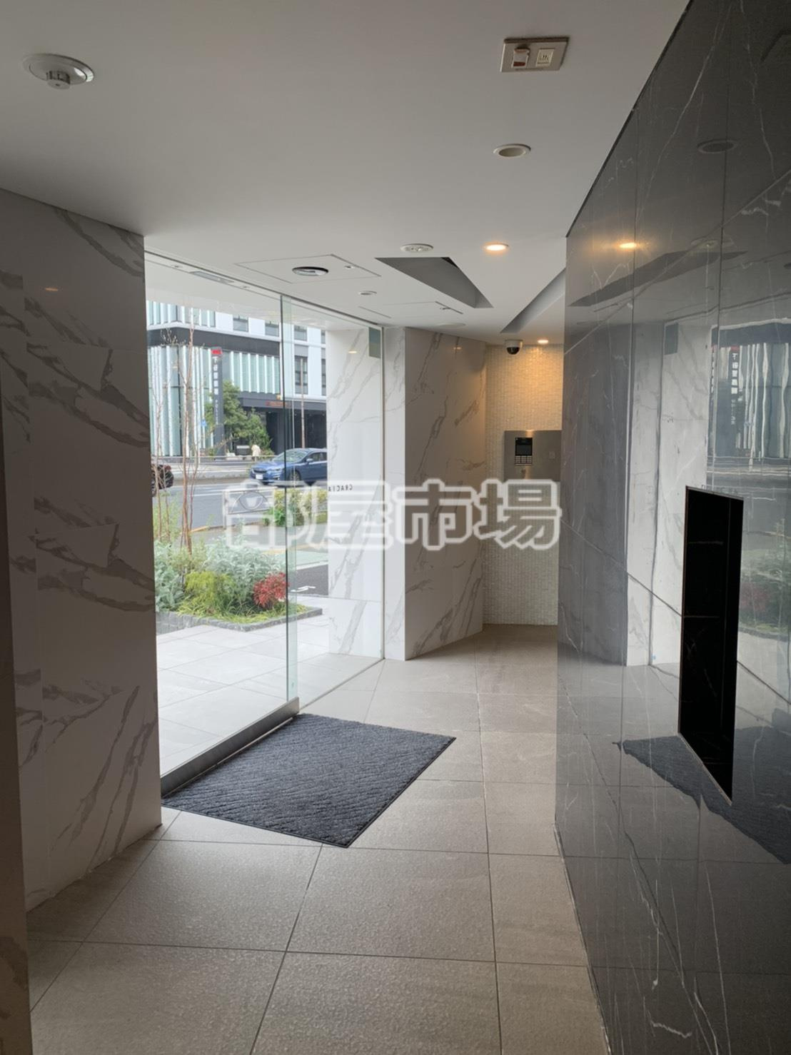 クレイシア入谷のエントランス