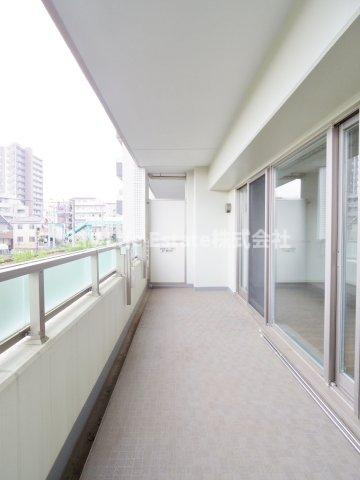 東村山市萩山町５丁目の賃貸マンションのバルコニー