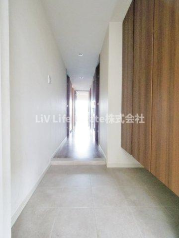 東村山市萩山町５丁目の賃貸マンションの玄関