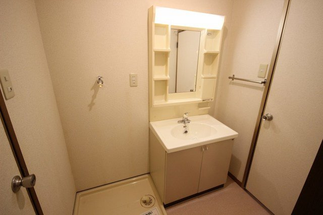 グリーンビラ六甲の洗面所|スペースが確保できる洗面所です