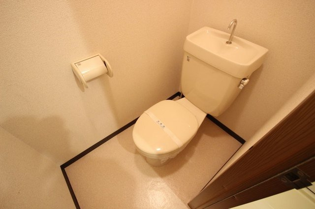 グリーンビラ六甲のトイレ|コンパクトで使いやすいトイレです