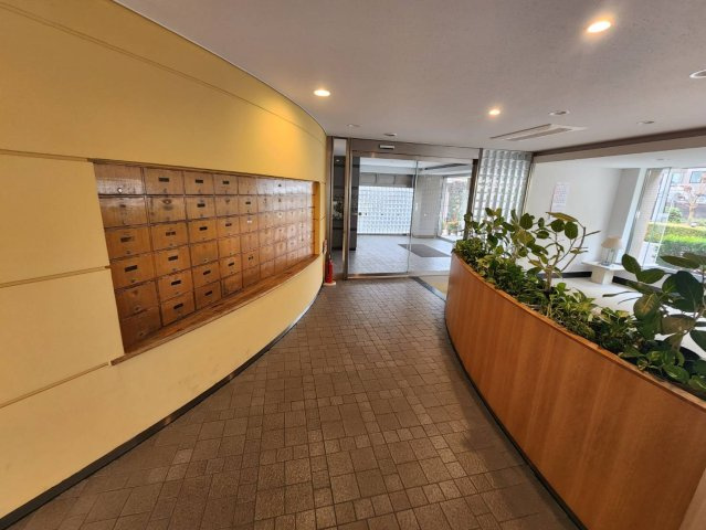 浦和針ヶ谷パーク・ホームズフィオーレのその他共用部分|きれいなロビーです