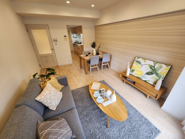 浦和針ヶ谷パーク・ホームズフィオーレの居間・リビング|ＬＤＫ　14帖