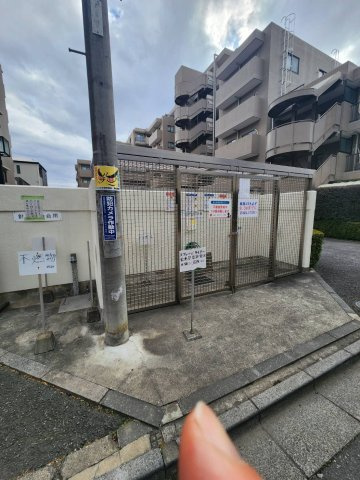 浦和針ヶ谷パーク・ホームズフィオーレの駐車場