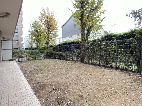 浦和針ヶ谷パーク・ホームズフィオーレの庭|花や野菜を育てたり、体操したり、夏は水遊びも