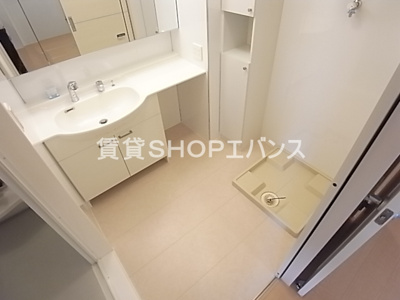 【独立洗面台】 | メゾンドール | 独立洗面台、小物を置くことができて便利です