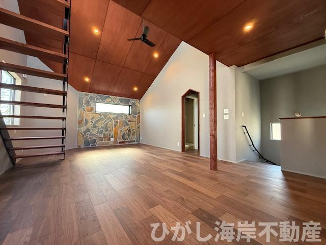 茅ヶ崎市赤羽根　新築戸建のダイニング|24.1帖　勾配天井のLDK