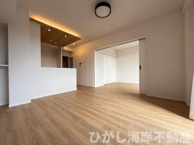 グラン・コート湘南茅ヶ崎の居間・リビング|新規リフォーム完了！　13.4帖　LDK