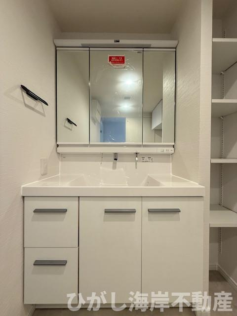 グラン・コート湘南茅ヶ崎の独立洗面台|新規リフォーム完了！　三面鏡化粧台