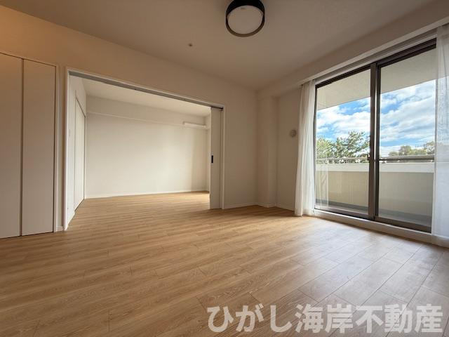 グラン・コート湘南茅ヶ崎の居間・リビング|新規リフォーム完了！　13.4帖　LDK