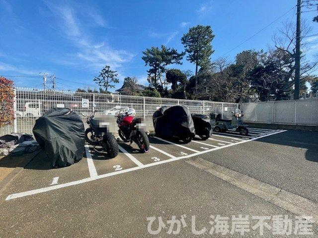 グラン・コート湘南茅ヶ崎の駐車場|敷地内バイク置場