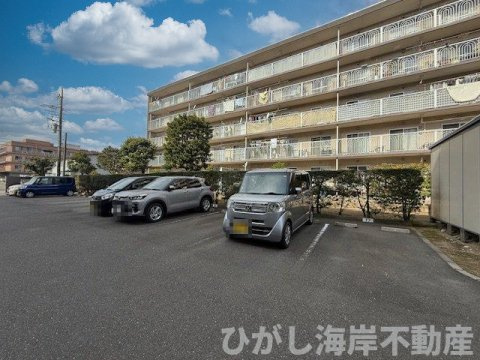 平塚ニューライフ ３棟の駐車場|敷地内駐車場