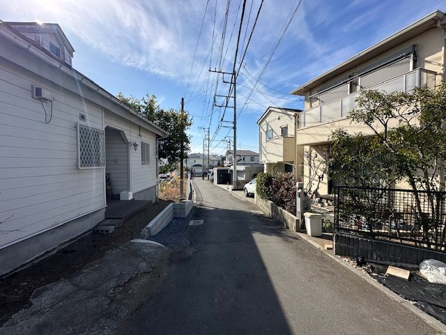 藤沢市辻堂６丁目　売地の前面道路含む現地写真|現地外観