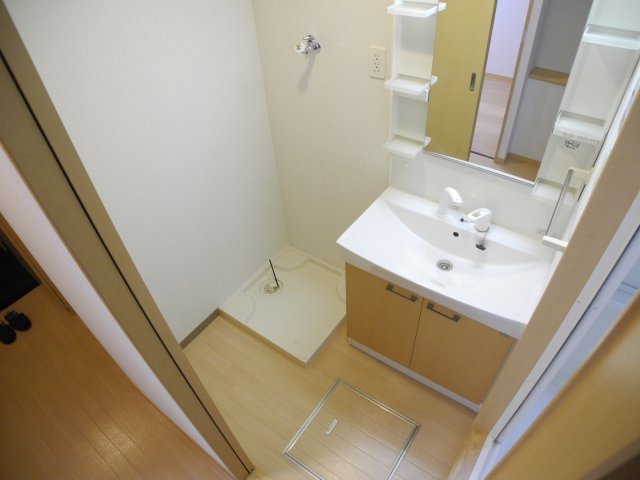 ロイヤルメゾンの洗面所|※同物件反転間取の写真です※現況を優先します※