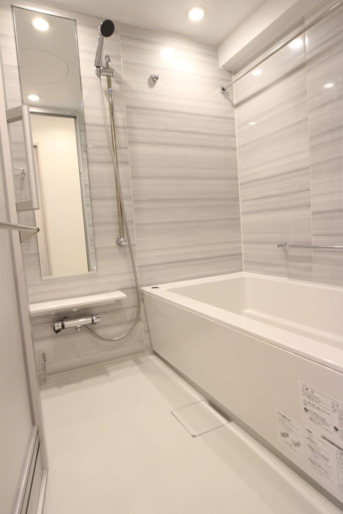 フクダ不動産八木駅前マンションの浴室|浴室乾燥暖房機付き・オートバス・大きなシャワーヘッド付き浴室