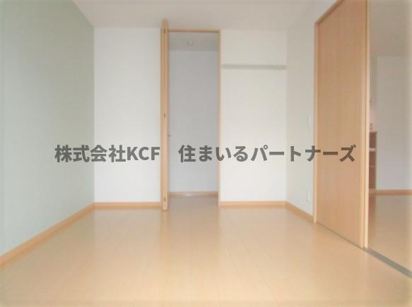 リーベB棟の寝室|広くて明るい寝室