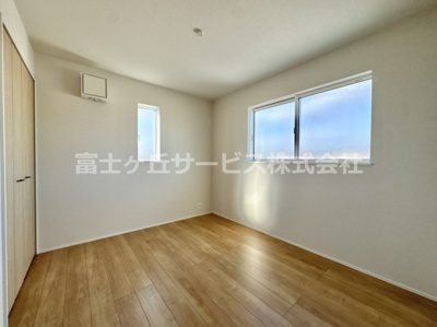 【洋室】 | 湖西市新居町新居 2期 新築一戸建て 3号棟 | コンパクトで使いやすい洋室です