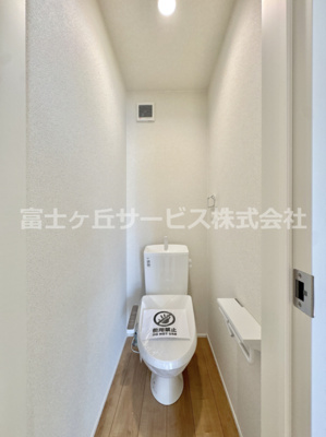 【トイレ】 | 湖西市新居町新居 2期 新築一戸建て 3号棟 | 落ち着いたトイレです