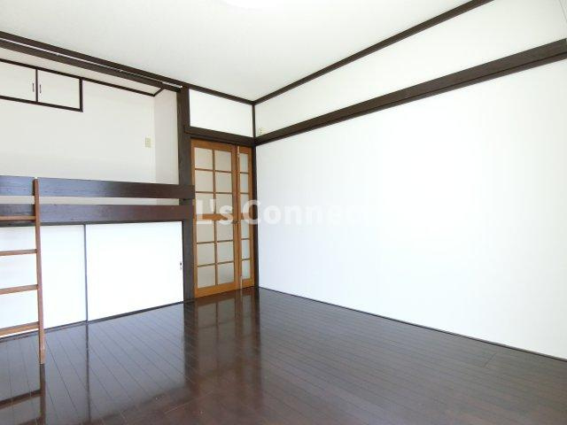 【居間・リビング】 | 霊屋第一コーポナバタ | ６．５帖の洋室です。