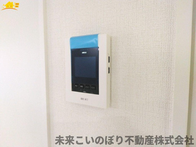 【防犯設備】 | GRAFARE伊奈町小室10期 | TVインターフォンは来訪者の確認にとても便利で安心です。
録画システム付きなので、留守時の確認も可能です。
