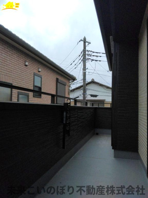 【バルコニー】 | GRAFARE伊奈町小室10期 | 南向きのバルコニーは日当たり風当たりがとてもいいです。
洗濯物も良く乾きますね。
