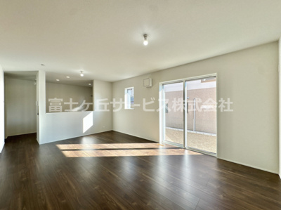 【居間・リビング】 | 湖西市新居町新居 2期 新築一戸建て 4号棟 | LDKです