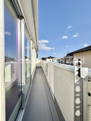 【バルコニー】 | 湖西市新居町新居 2期 新築一戸建て 4号棟 | 外からの目が気にならないバルコニーで洗濯物が干せます