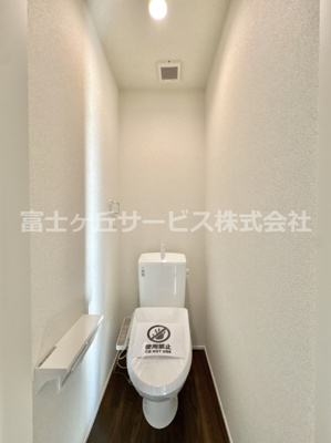 【トイレ】 | 湖西市新居町新居 2期 新築一戸建て 4号棟 | 落ち着いた色調のトイレです