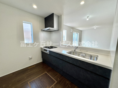 【キッチン】 | 湖西市新居町新居 2期 新築一戸建て 4号棟 | きれいなキッチンです