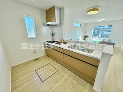 【キッチン】 | 湖西市新居町新居 24-3期 新築一戸建て 1号棟 | きれいなキッチンです