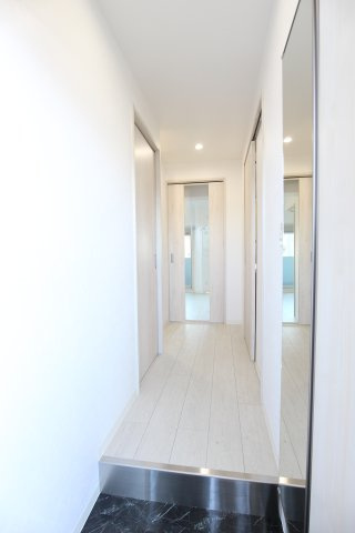 フクダ不動産八木駅前マンションの玄関|シューズボックス付き玄関