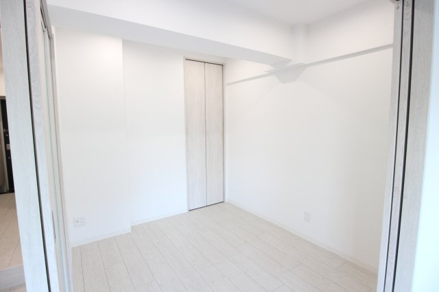 フクダ不動産八木駅前マンションの洋室|洋室4.1帖。可動間仕切りあり