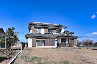 【外観】 | 太田市新田村田町1期　中古戸建 | 建物は7DKと部屋数が多く、二世帯での居住や、将来を見据えた大家族にも対応可能です！