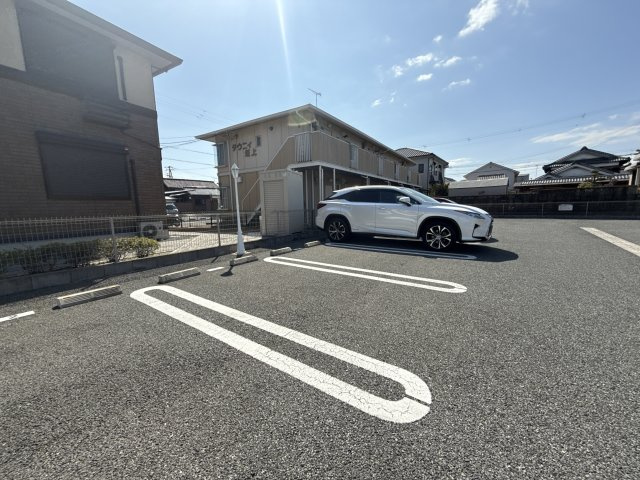 グランレーヴ弐番館の駐車場