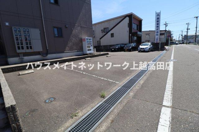 エル・スリー石橋の駐車場|消雪付駐車場