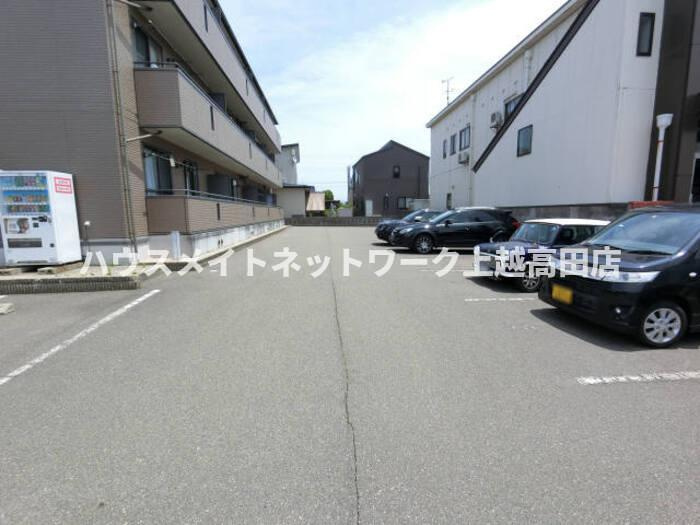 エル・スリー石橋の駐車場|消雪付駐車場