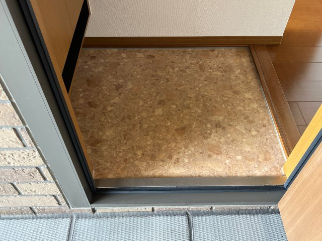 コンフォート春日の玄関