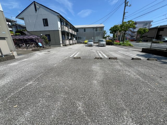 シャーメゾン比島 A棟の駐車場