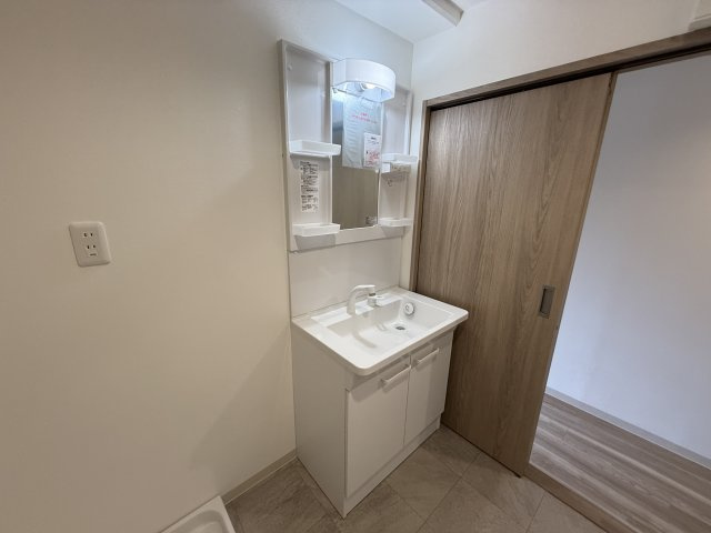 SOLASIA residence池田の独立洗面台