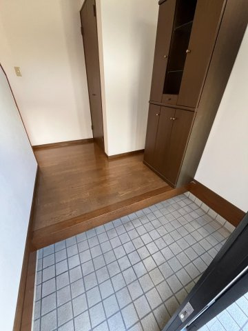 シャローム国立の玄関|収納もある玄関です