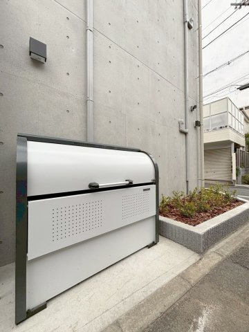 「防音マンション」VORT上北沢レジデンスのその他共用部分|ゴミストッカーを設置済みです