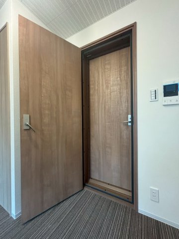 「防音マンション」VORT上北沢レジデンスの内装|2重の防音扉になります