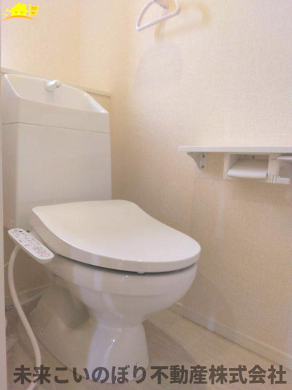 【トイレ】 | 古河市原町中古戸建て | 白を基調とした清潔感のある空間です◎お好みのアレンジでオリジナルの空間に仕上げましょう♪