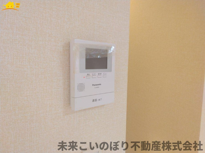 【防犯設備】 | 古河市原町中古戸建て | TVインターフォンは来訪者の確認にとても便利で安心です。
録画システム付きなので、留守時の確認も可能です。
