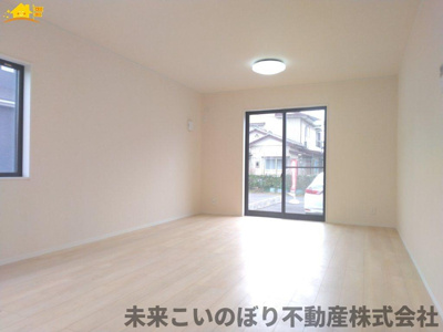 【居間・リビング】 | 古河市原町中古戸建て | 解放感のある広々LDKで大切な家族との時間が過ごせます。