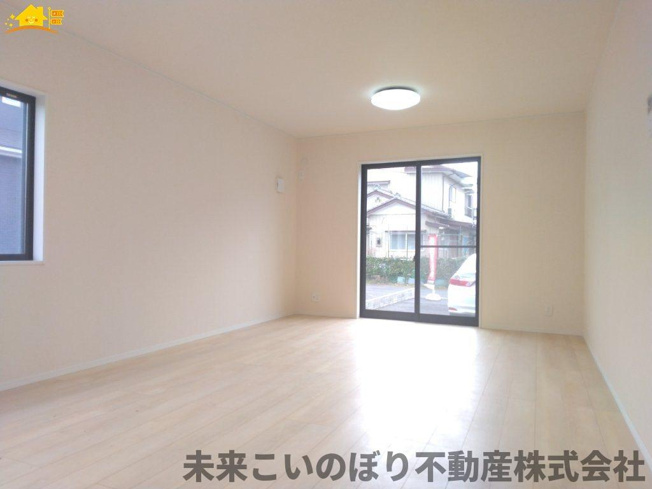 【居間・リビング】 | 古河市原町中古戸建て | 解放感のある広々LDKで大切な家族との時間が過ごせます。